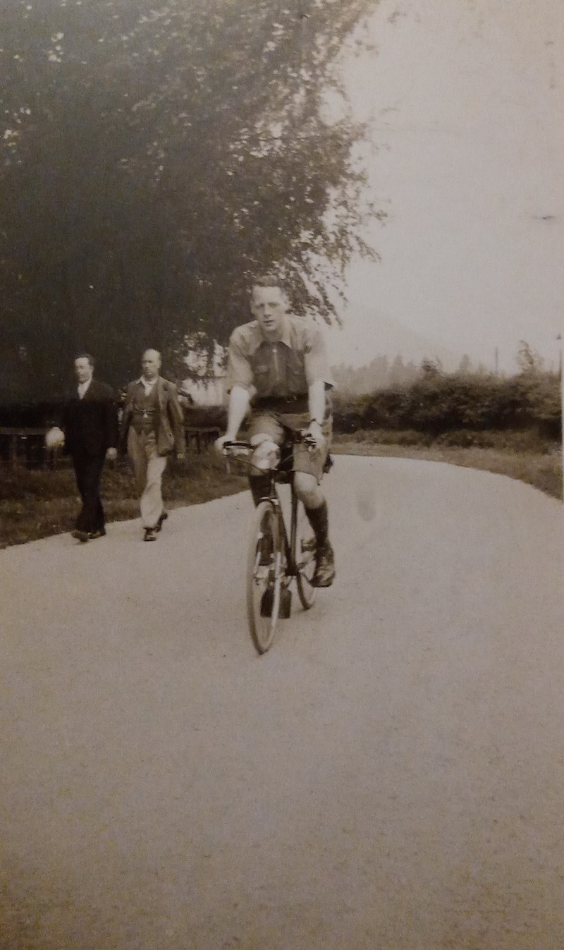 Whitaker DSC_0002_BURST2021070100153258 800px